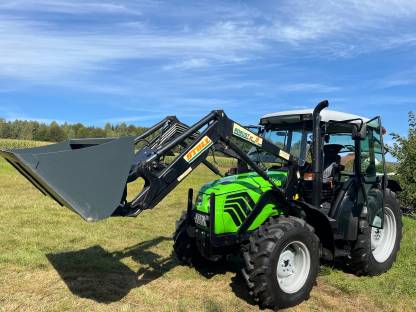 Deutz Agroplus 67 mit Frontlader und Powershuttle