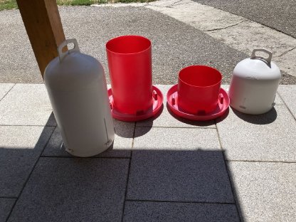 Bild 3:Wärmeplatte und Doppelzylindertränke