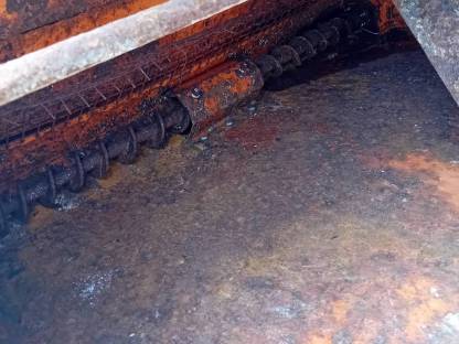 Bild 7:Schneepflug und Tellerstreuer