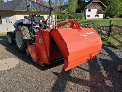 Bild 3:Schlegelmulcher mit Sammelcontainer Agrimaster XR130 neuwertig