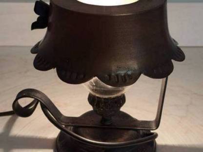 Bild 2:Rustikale Stehlampe mit Messingschirm