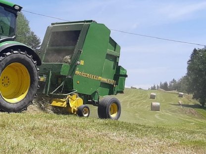 Rundballenpresse John Deere 590