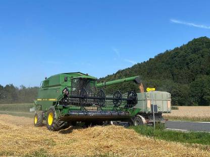 Bild 3:John Deere Mähdrescher 2064 HM