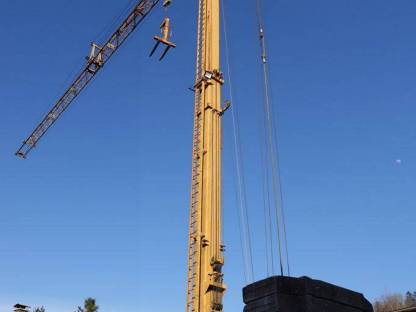 Bild 2:Liebherr Turmdrehkran 25 K mit Funkfernbedienung