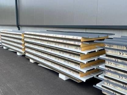 Bild 2:Dachpaneele 80 mm 29 Stk. à 323 cm lang