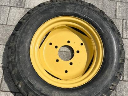 Bild 2:Vorderreifen mit Felge Steyr 180 182