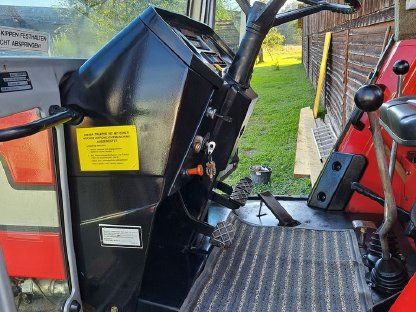 Bild 3:Agrarfahrzeug Massey Ferguson 284s