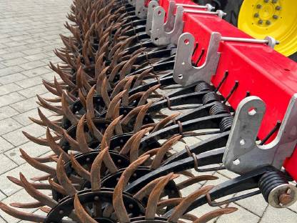 Bild 2:Pöttinger Rotocare V8000