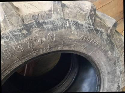 Bild 2:Traktorreifen