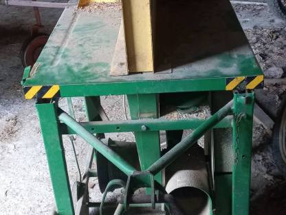 Bild 2:Brennholz-Kreissäge