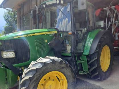 John Deere 6120