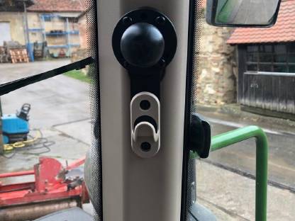 Bild 4:Halterung für RAM-Kugel Größe C - Fendt 300, 500, 700