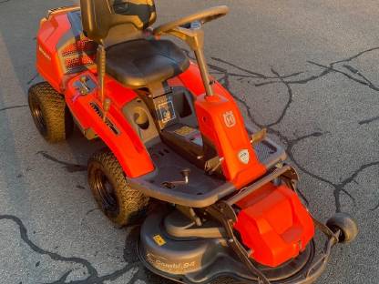Husqvarna Rider R214TC