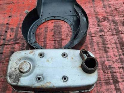 Bild 2:Auspuff und Luft Leitblech Briggs Motor