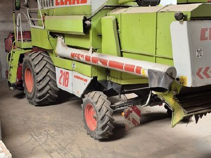 Bild 2:Claas Mega 218