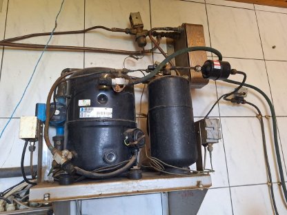 Bild 7:DeLaval Melkstand u. Milchtank