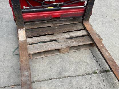 Bild 5:Palettengabel drehbar/ Kisten Drehgerät