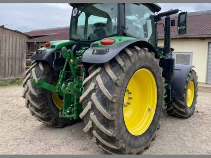 John Deere 6135R