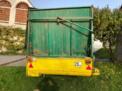 Bild 3:Hackguthänger 12,5 m³ mit Querförderschnecke