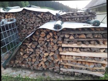 Bild 2:Brennholz Esche oder Fichte