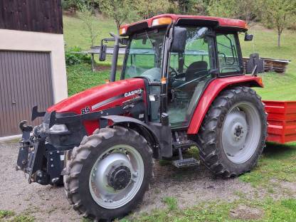 Case JXU 85 mit Frontlader