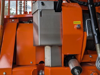 Bild 4:Tiger Seilwinde Werkzeugbox und Axthalter