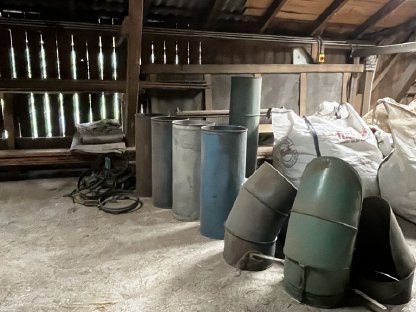 Bild 2:Heugebläseohre inkl. Zubehör und Düngestreuer