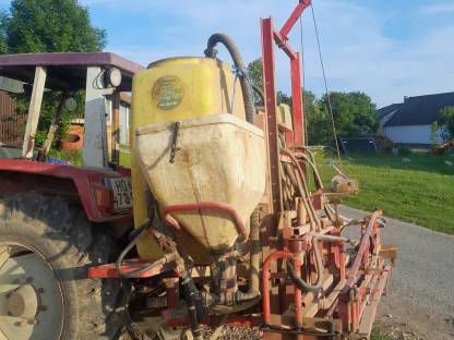 Bild 2:Feldspritze Rau D2