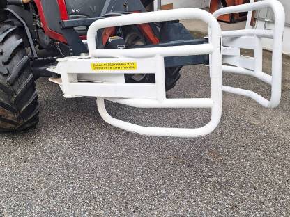 Bild 2:Rundballengreifer / Rundballenzange