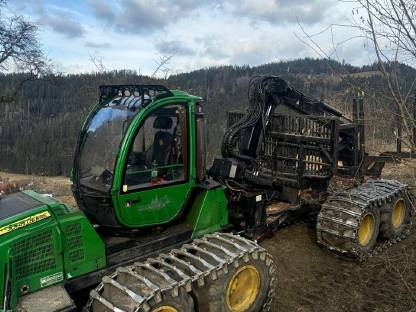 John Deere 1110 E
