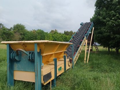 Verladeband mit Dosierbunker und Volumenmessung