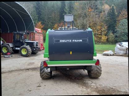 Bild 2:Rundballenpresse Deutz-Fahr Festkammerpresse Fixmaster 225