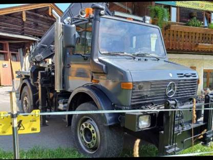 Bild 3:Unimog mit Kran