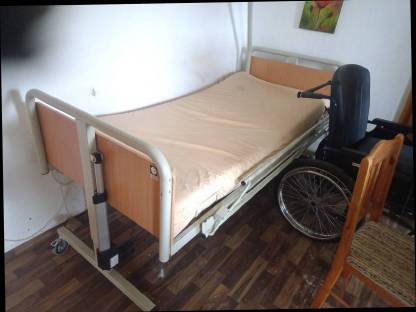 Bild 2:Pflegebett