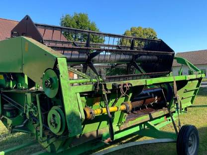 Bild 2:Deutz Fahr Rapsschneidwerk