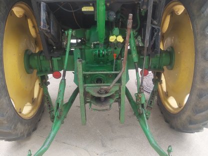 Bild 6:John Deere 1950 sehr wendiger Allrounder Traktor