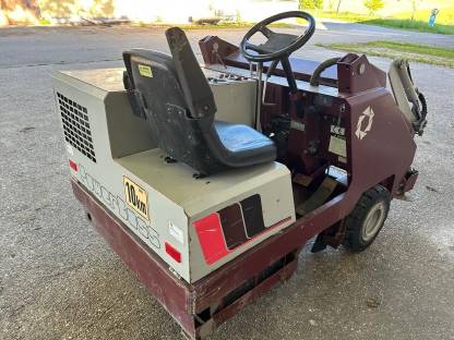 Bild 5:Badger Power Boss Kehrmaschine