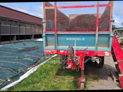 Bild 2:Miststreuer Mengele