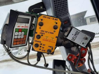 Bild 4:4-reihige Maissämaschine + Folienleger Kverneland