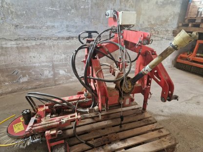 Bild 2:Unterstockfräse Weinbau Humus Planet