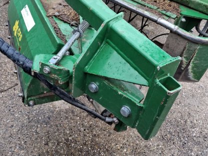 Bild 2:Weinbau Überzeilenstockputzer