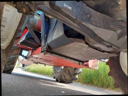 Bild 6:Steyr Kompakt 4085 mit Hauer Frontlader und Forstausrüstung