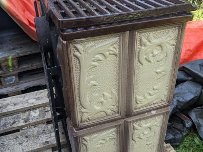 Bild 3:Alte verflieste Holzöfen/Holzherde