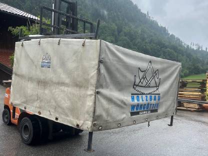 Bild 3:Mercedes Sprinter Planenaufbau