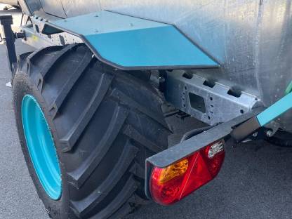 Bild 9:LAVRIH ALPSTORM 2750 Güllefass