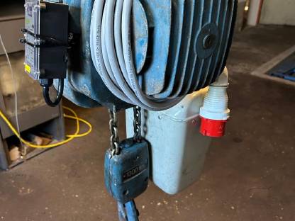 Bild 4:Kettenzug Demag 1.000 kg mit Funk