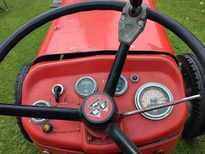 Bild 6:Oldtimer Massey Ferguson 130