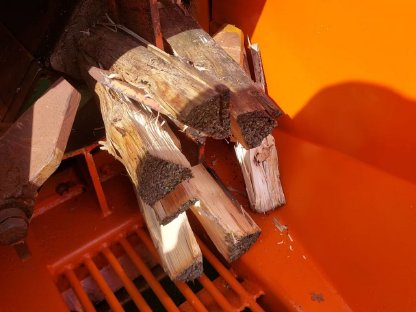 Bild 6:SPK Sägeholzautomat Holzspalter Posch 320