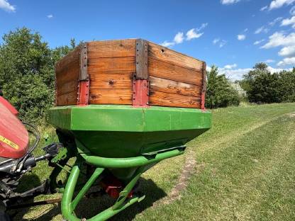 Bild 4:Amazone Düngerstreuer