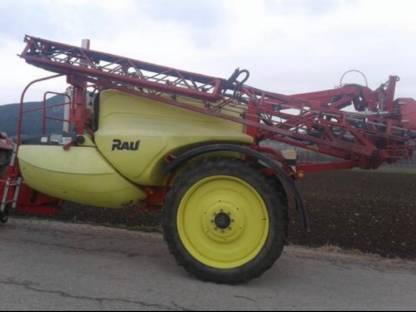 Bild 3:Feldspritze Rau Phönix B40